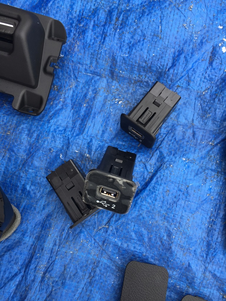 фото №5, Jeep wrangler jl 22 вимикач вікон задня тунель підлокітник usb заглушка