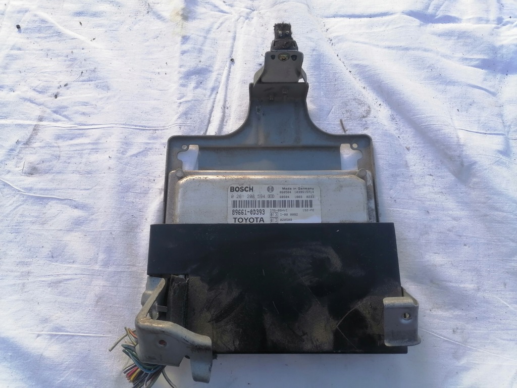 Купити Toyota yaris блок керування двигуна 89661-0d393
