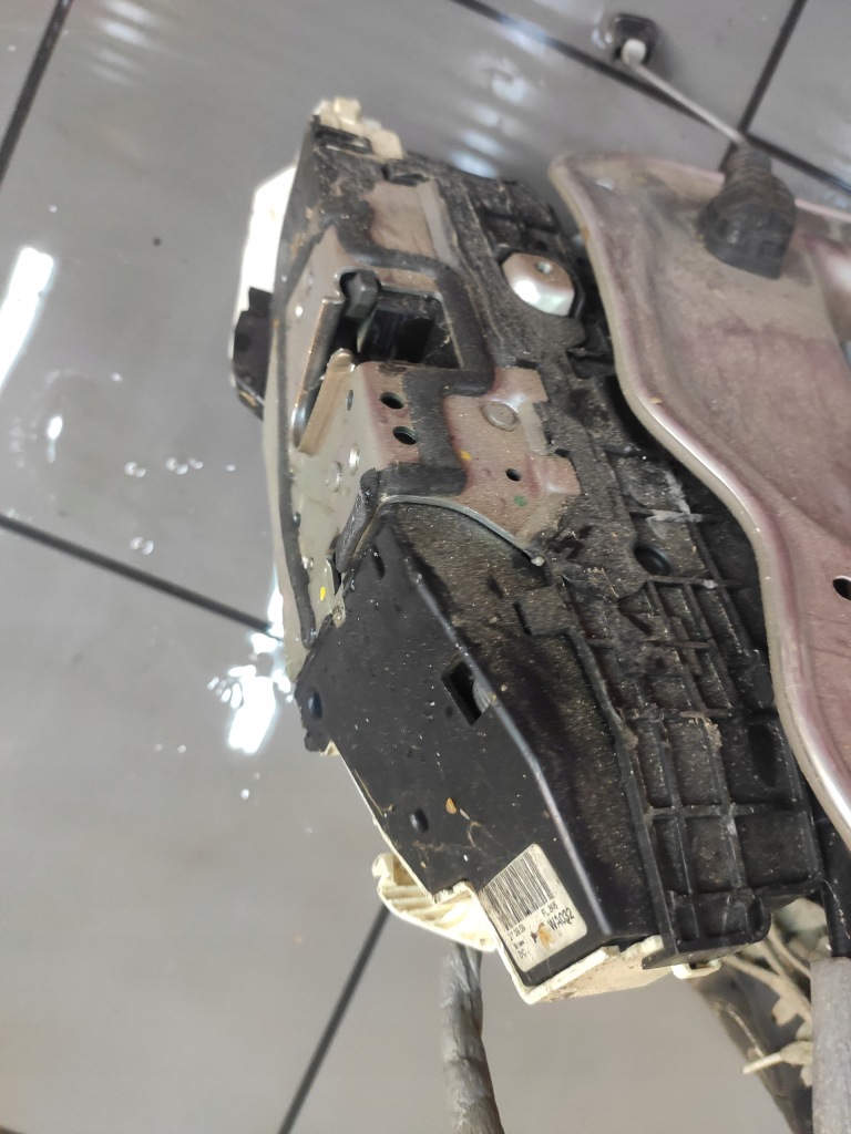 фото №13, Mercedes w221 замок доводчик правый перед доводчик дверь