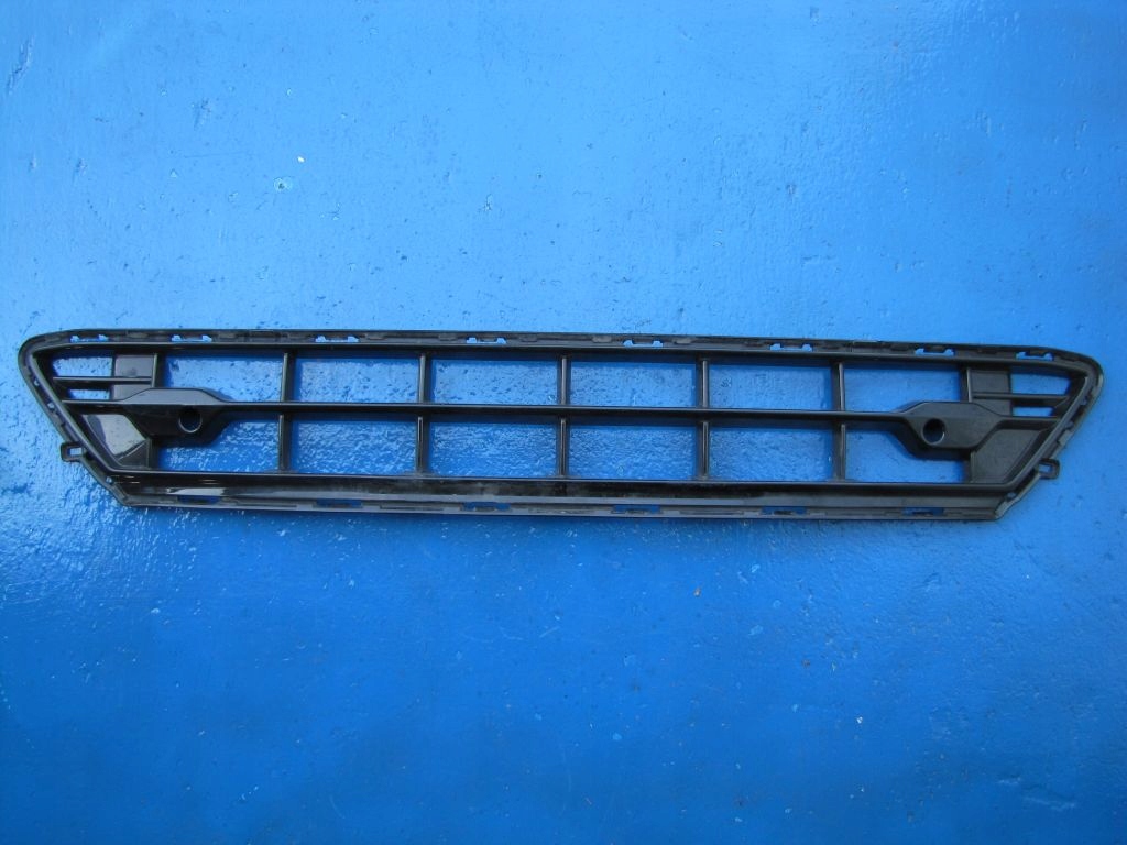 фото №1, Volvo xc60 ii r-design - решётка бампера перед