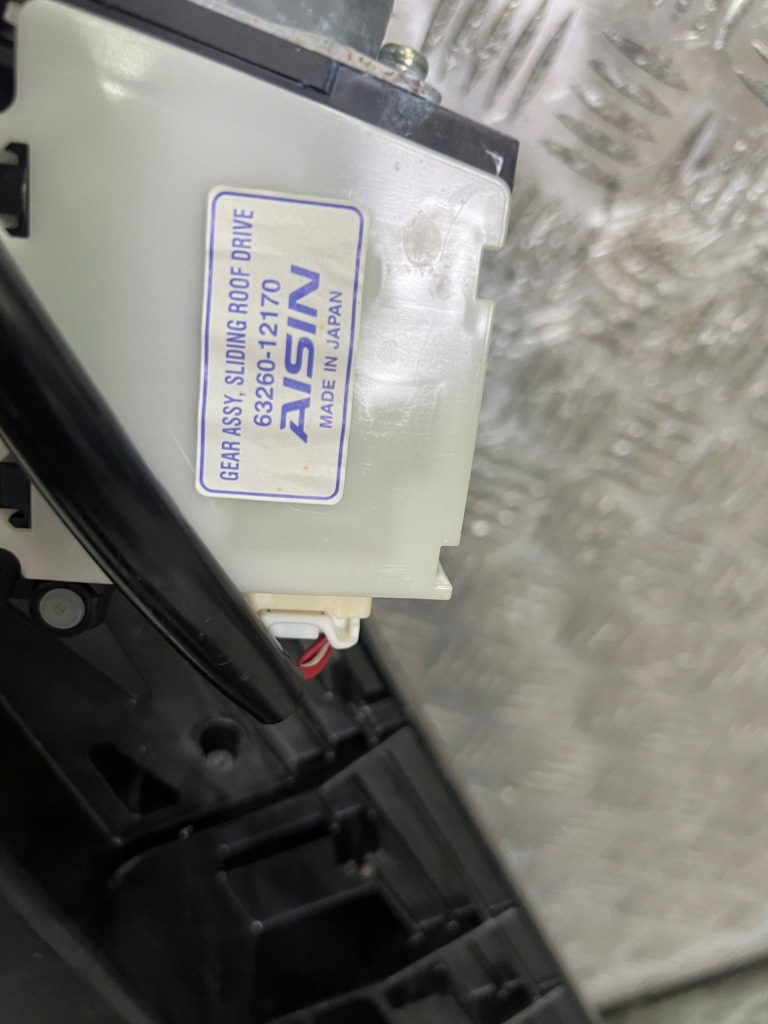 фото №8, Toyota auris ii 1.8 панорама крыша шторка крыша hb панорамного жалюзи