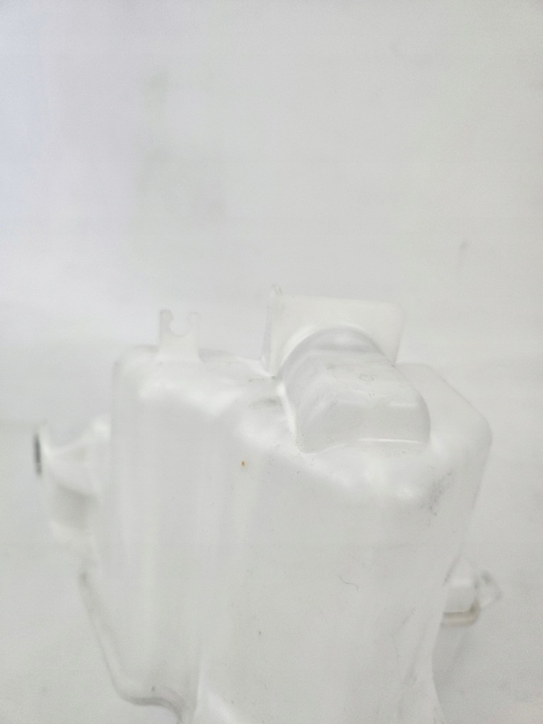 фото №12, Toyota rav4 v 2019 - бак do жидкость омывателя 060851-665