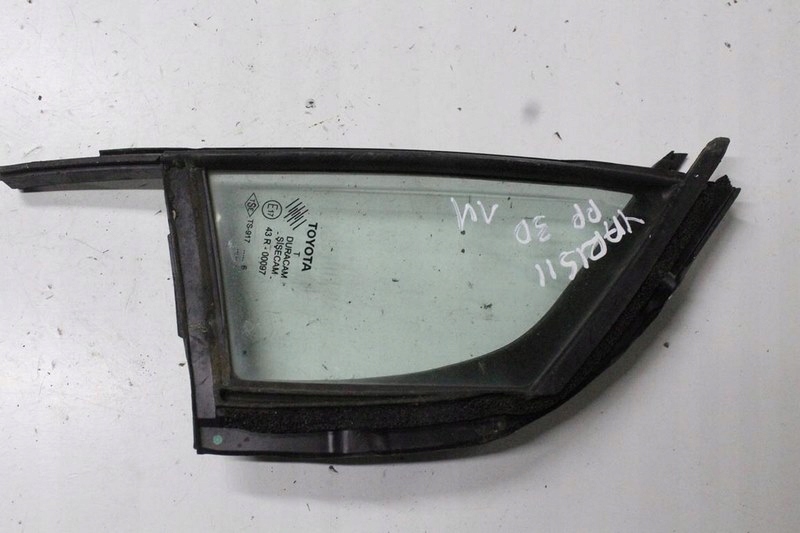 Купить Toyota yaris ii 06 3d стекло треугольник правый перед