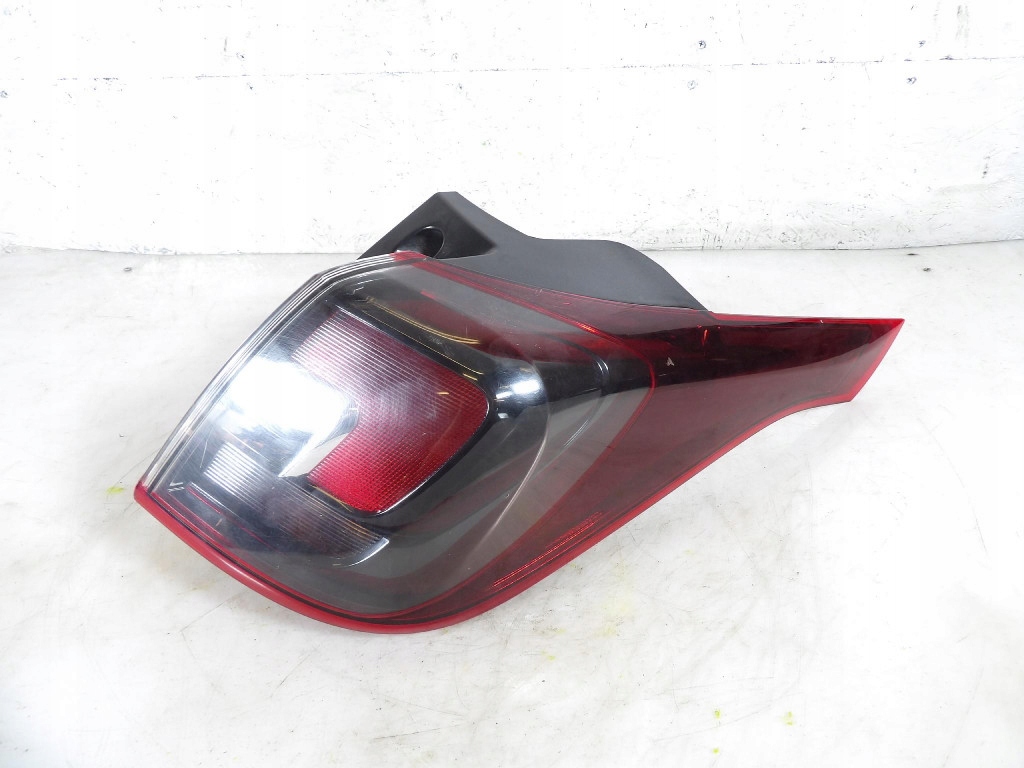 Купить Opel crossland x лампа задняя правая 39137530