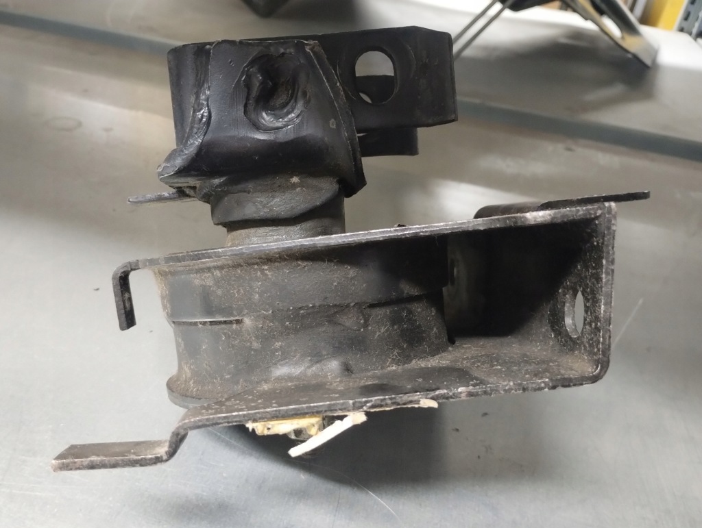 фото №3, Подушка двигателя 04612367