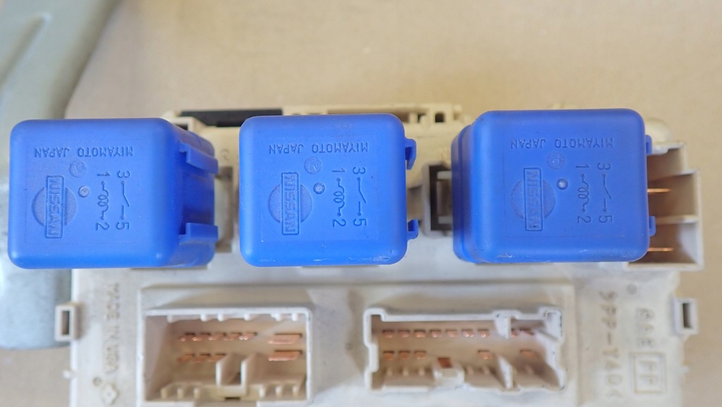 фото №8, X-trail t30 коробка предохранителей 2.2 dci