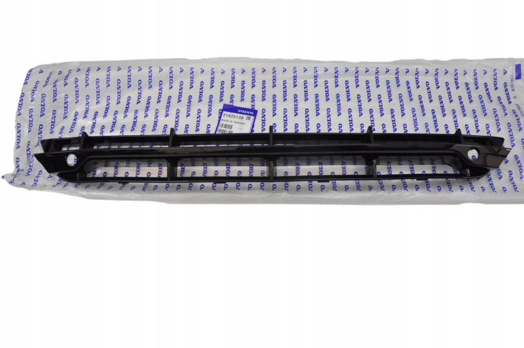 фото №1, Volvo v90 r-design середня решітка бампер перед 3