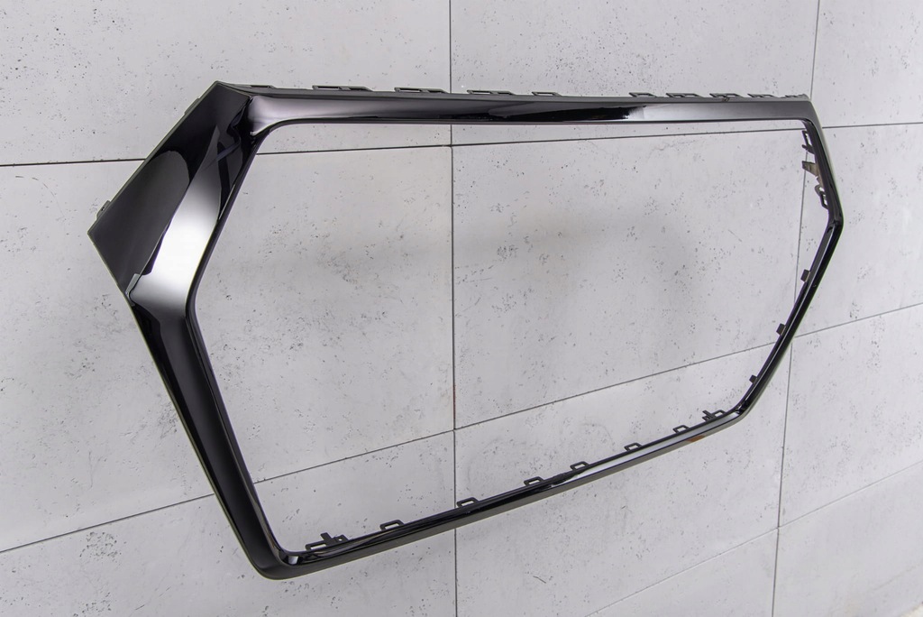 фото №10, Audi q7 sq7 4m 15-20 przed faceliftingiem czarna рамка решетка 4m0853651b