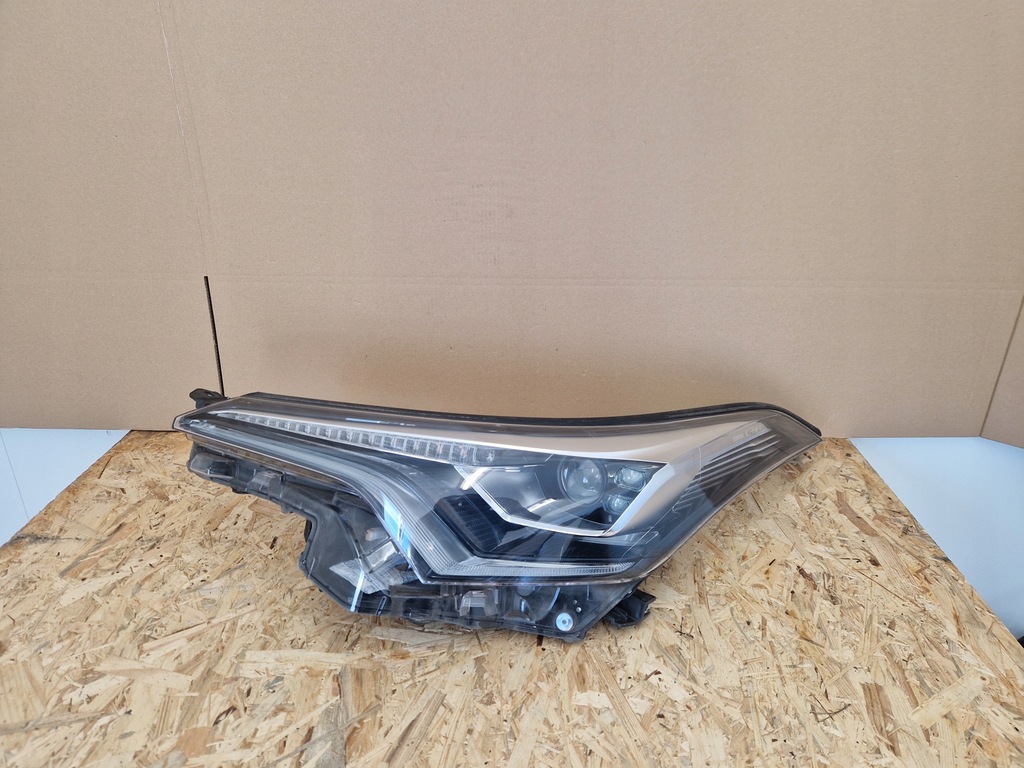 фото №1, Лампа перед левая toyota chr full led 16-