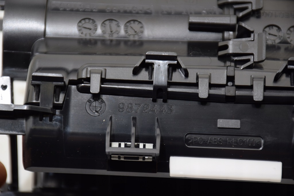 фото №11, Bmw 7 i7 g70 средняя центральная решётка обдув панели приборной панели