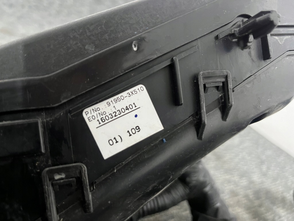 фото №14, Hyundai i40 коробка запобіжників електропроводка оригінал