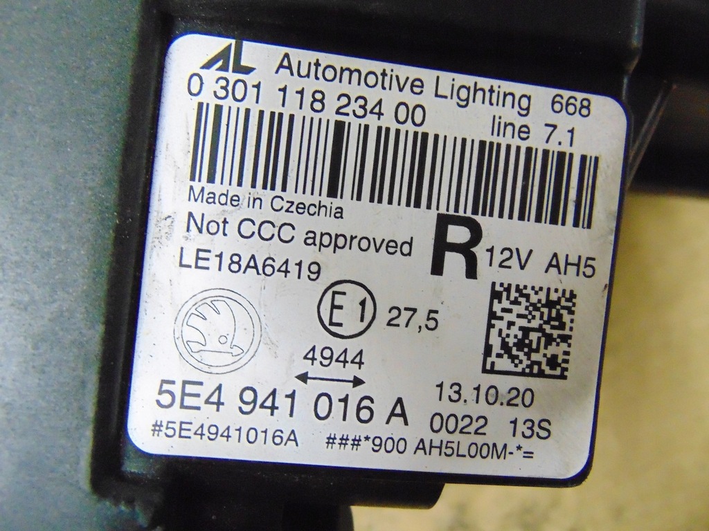 фото №15, Лампа правая перед skoda octavia iv europa