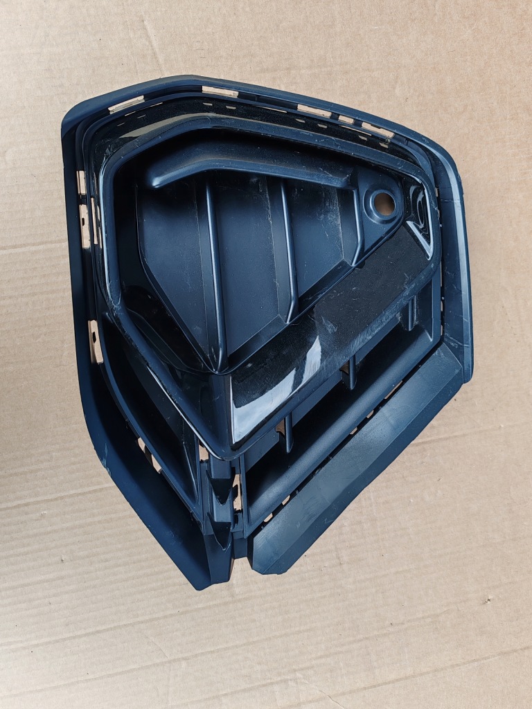 Купити Решітка бампера audi q3 ii 83a807682d права