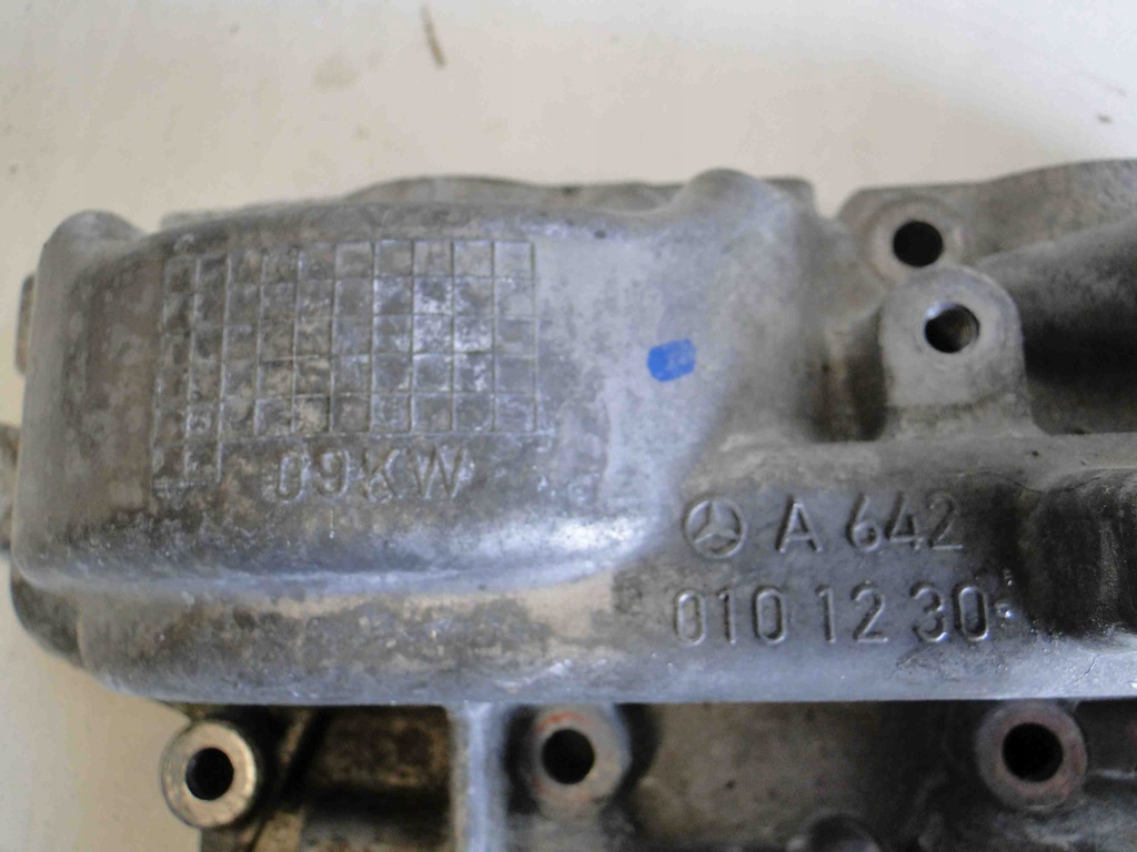 фото №13, Mercedes c219 крышка клапанов wahaczowych левая a6420101230 cls320 cdi 2007