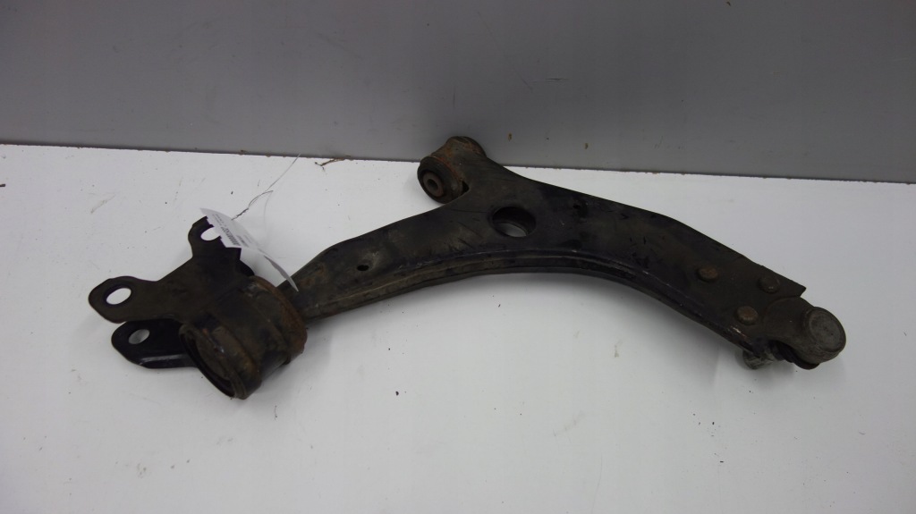 фото №1, Volvo v40 ford рычаг передний правый av613a262da