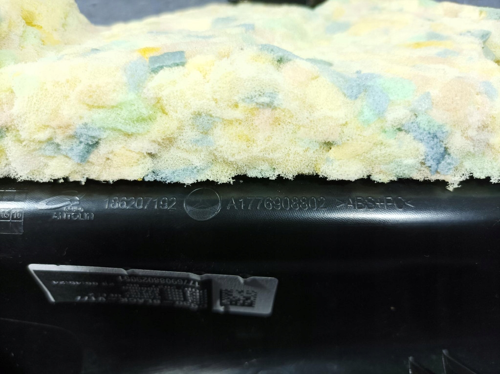 Mercedes a w177 sedan захист стійка c задній ліва a1776908802 в Україні