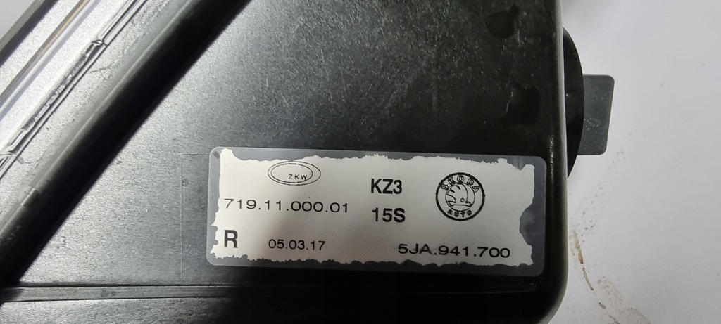 фото №5, Противотуманная фара правый skoda rapid 5ja941700 lekko uszkodz