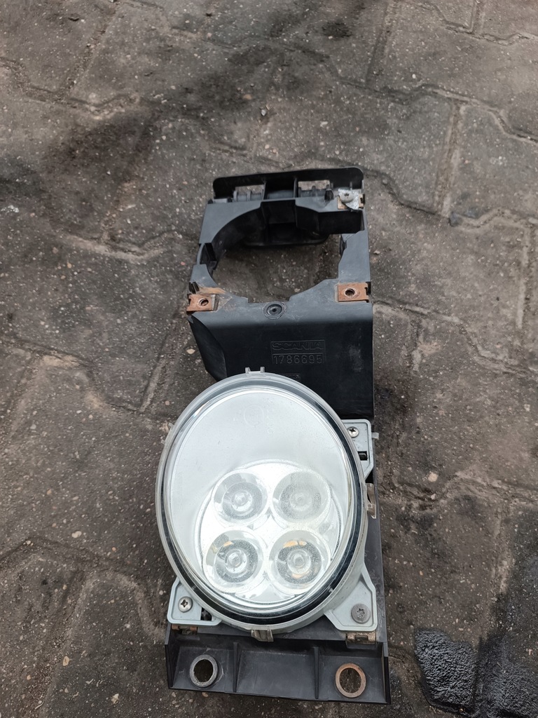 фото №7, Рамка противотуманная фара scania правая 1786695