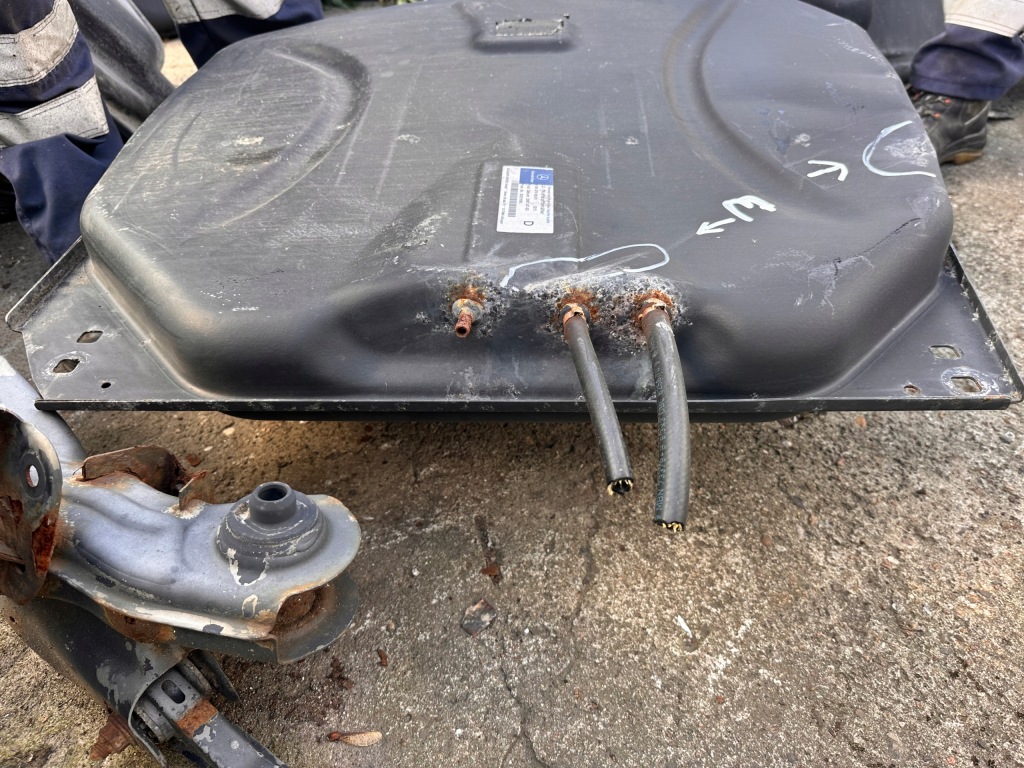 Купити Mercedes a klasa w169 b klasa w245 бак пального з насос bak disel