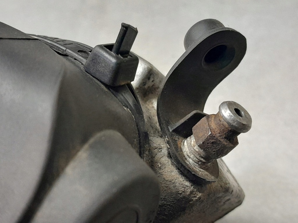 фото №6, Суппорт тормозной правый задняя peugeot 206 1.6 sw