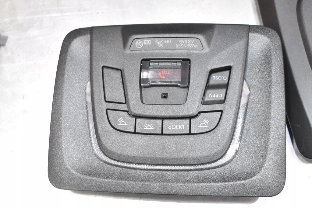 фото №5, Потолок солцезащитный козырёк ручки фонари освещение салона toyota bz4x 22-