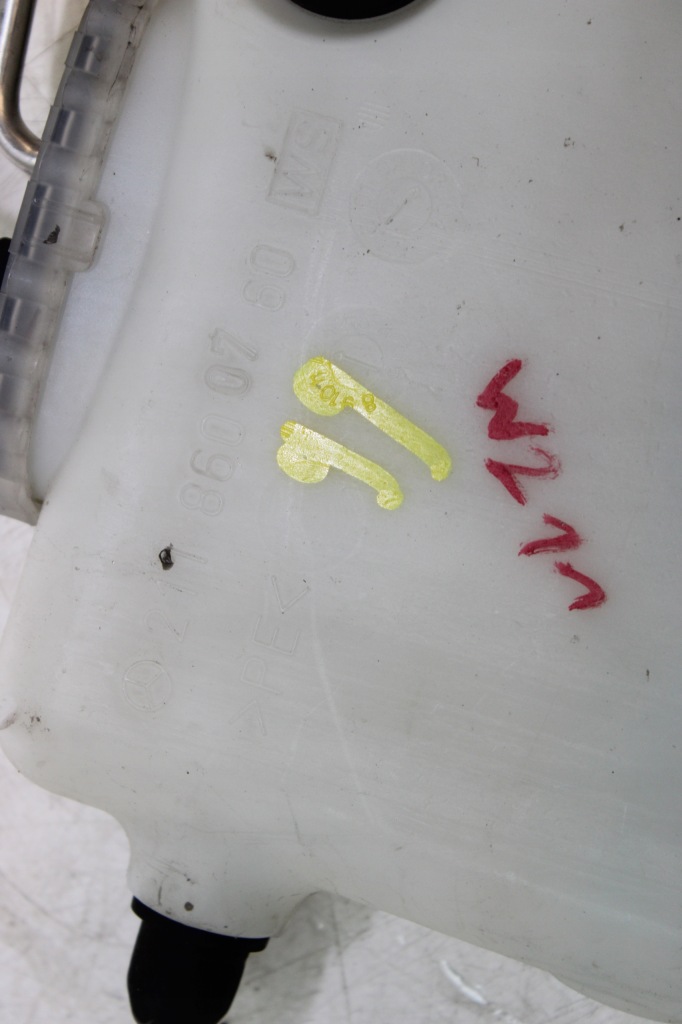 Mercedes w211 бачок омивача 2118600760 в Україні