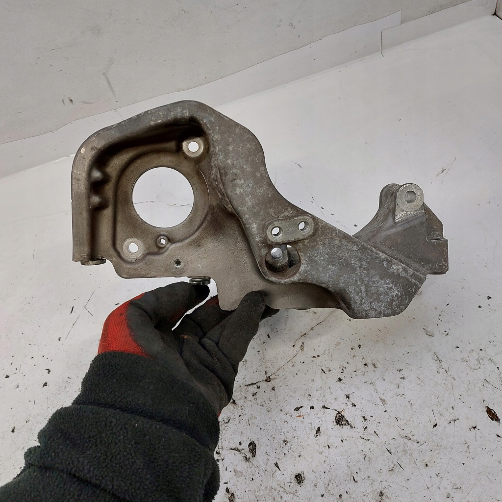 Volvo v40 2 d4 2,0d d4204t14 кронштейн кронштейн кронштейн двигателя генератора Недорого