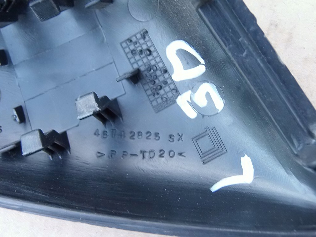 Заглушка дверь левая alfa romeo 147 европа в Украине