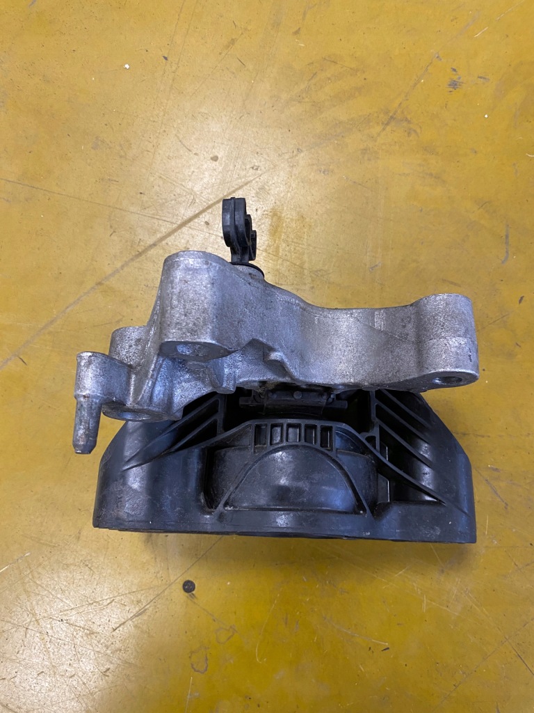 фото №3, Кронштейн подушка двигуна renault megane iv kadjar 1.2 tce