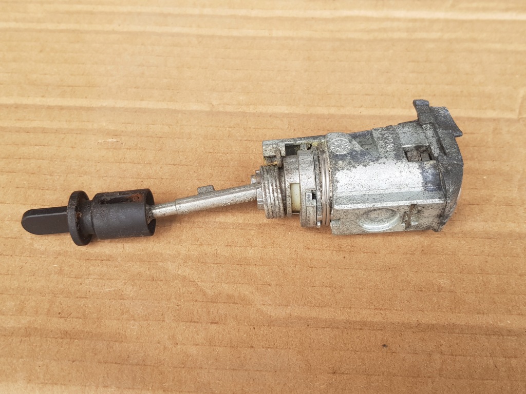 фото №7, Вкладка замка дверь + 2x ключ - жало / - audi a4 b8 - a5 8t - q5 8r