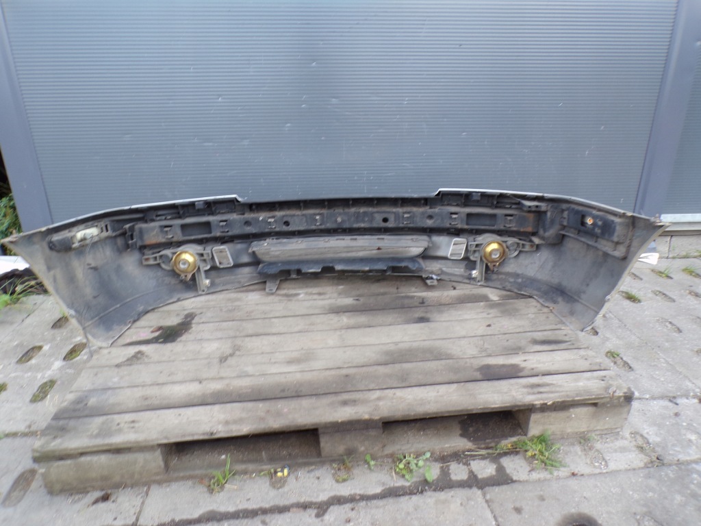 Бампер передний перед volvlo v40 1 i lift Цена