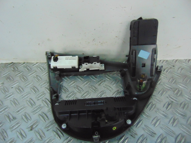 фото №3, Ford focus панель управляющий ---