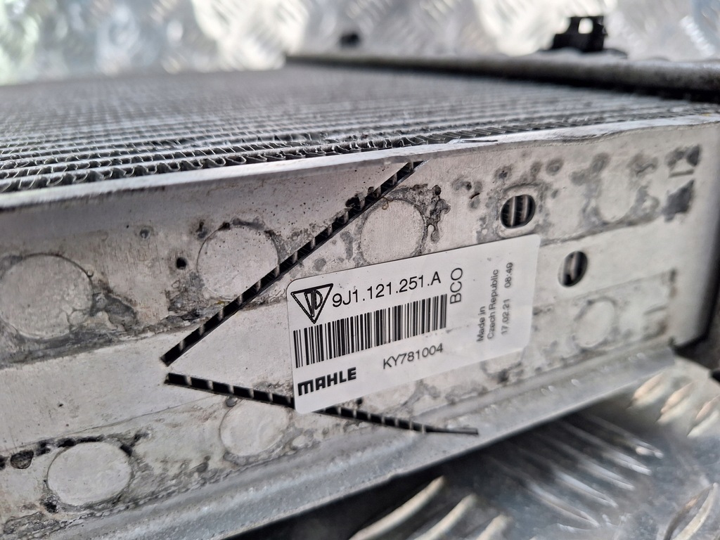 фото №10, Porsche taycan 9j1 радіатор wody