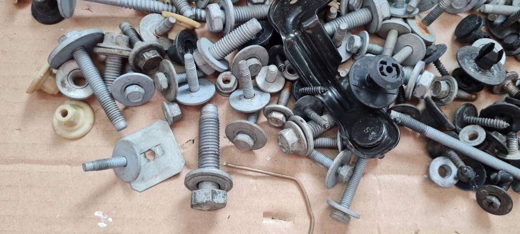 Jeep grand cherokee wl 2022 гвинтики болти передній поперечина крила капот pxj Київ