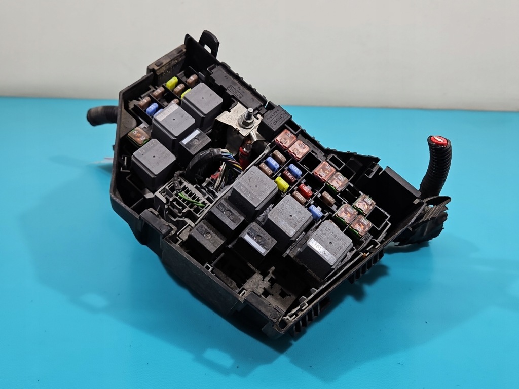 Купити Коробка запобіжників ford mondeo mk4 6g9t-14a067-ab