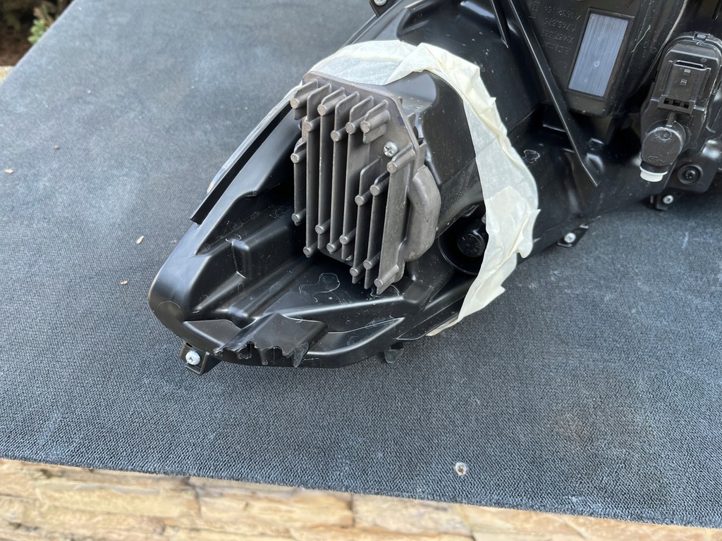 фото №6, Toyota corolla cross лампа права