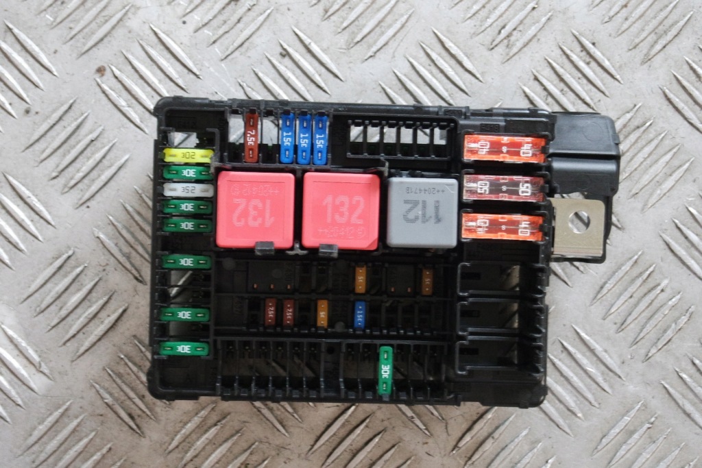 фото №1, Коробка запобіжників mercedes w223 s a2239061602