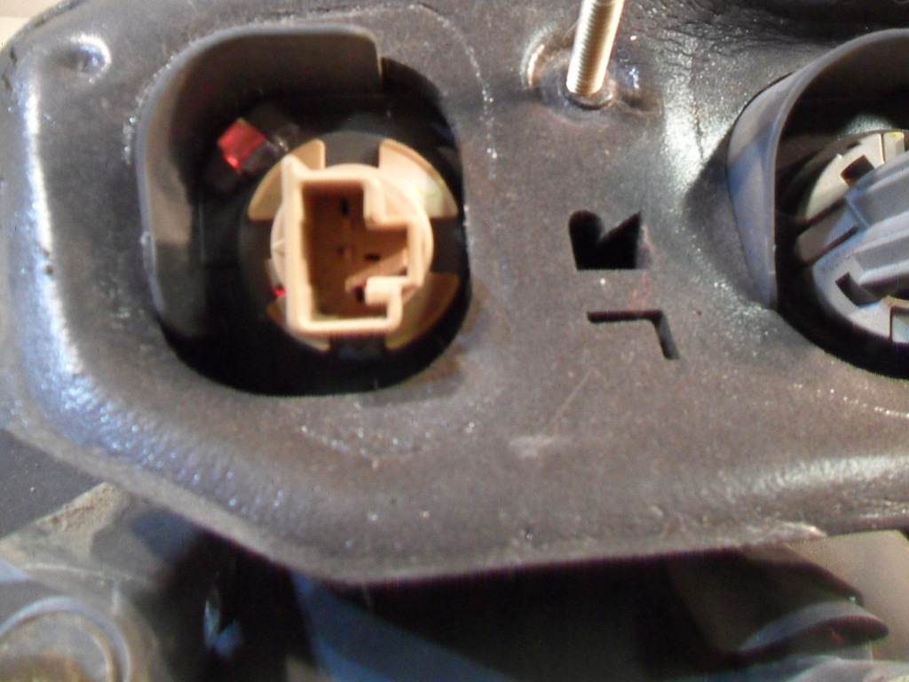 фото №14, Toyota avensis verso лампа задняя правая