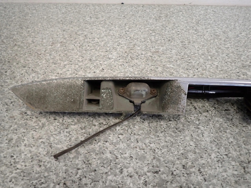 фото №9, Nissan xtrail t30 01- молдинг кришки задній ліхтарі номерного знака