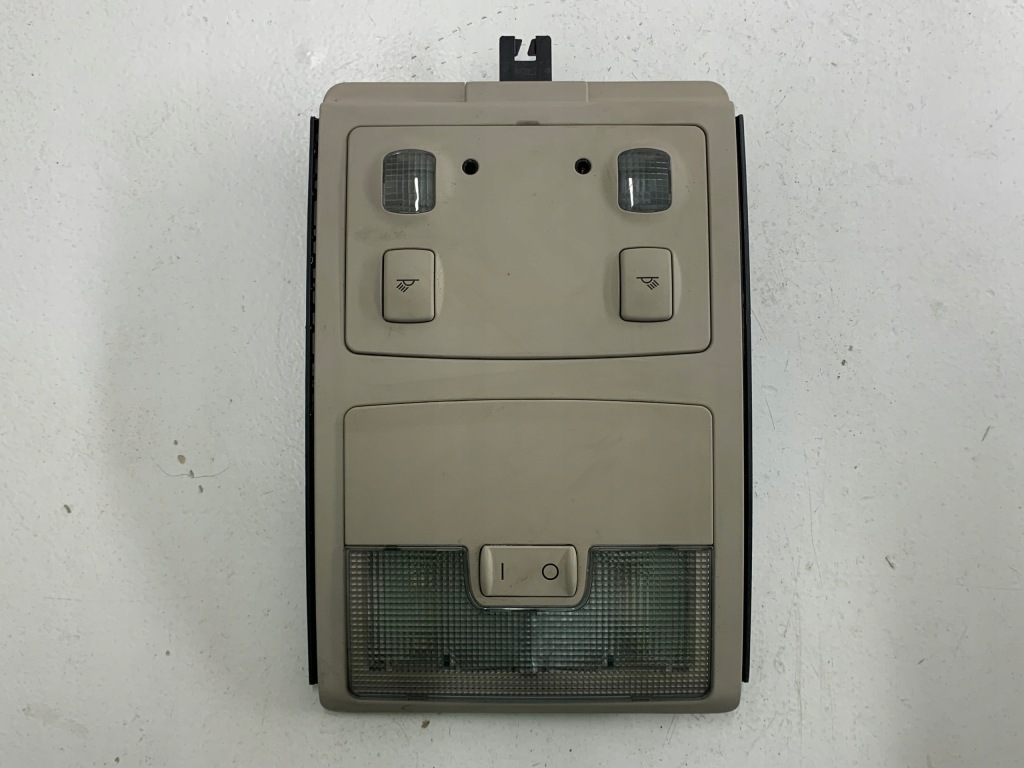 фото №2, Audi a6 c5 лампа освещение кабины салона 4b0947105