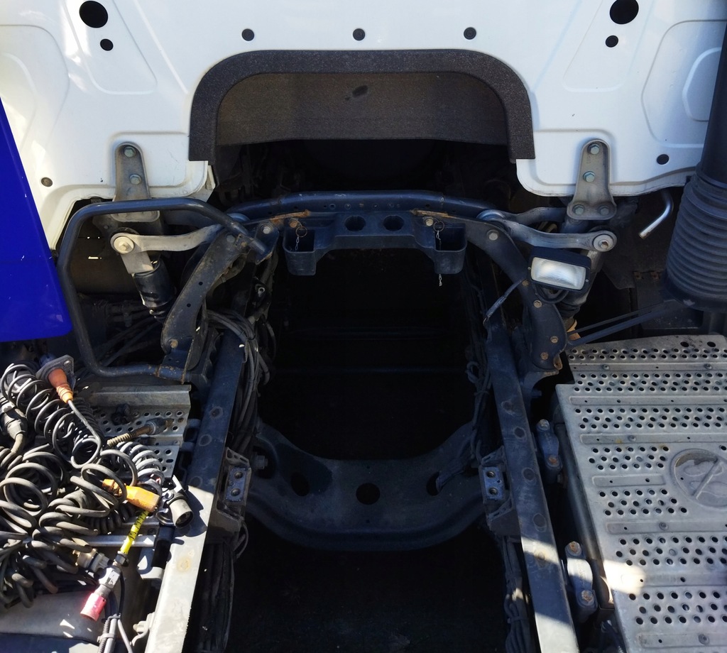 фото №1, Подвеска балка задняя кабины mercedes actros mp 4