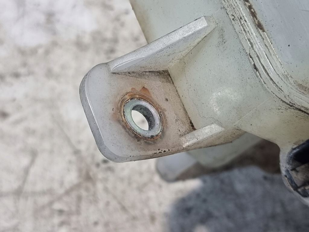 фото №7, Бачок рідина гальмівний оригінальний номер 132311-40120 toyota prius ii 08r