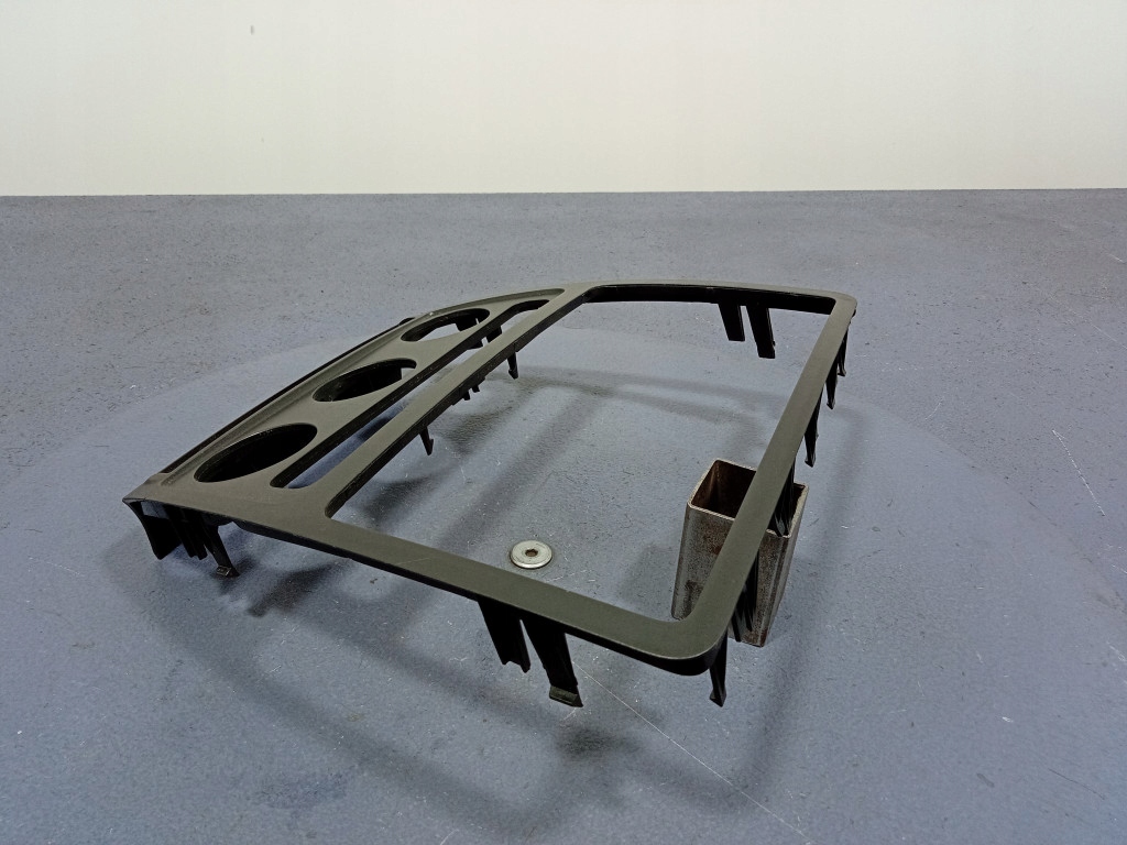 фото №5, Skoda octavia ii средняя защита рамка радио консоли 1z0858069a