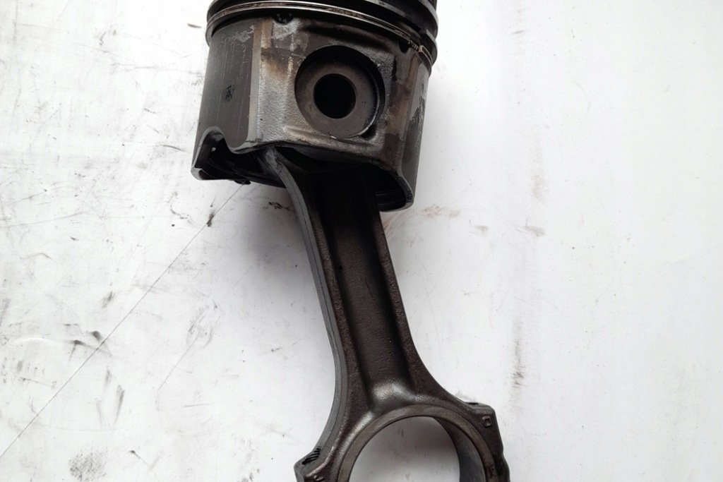 фото №1, Поршень renault espace iv jk0/1_ 7701473483 2.2l дизель 110kw 2004