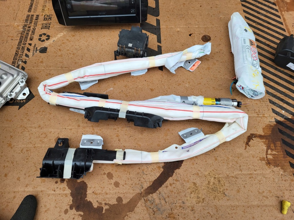 фото №1, Suzuki swift mk8 подушка шторка безпеки права