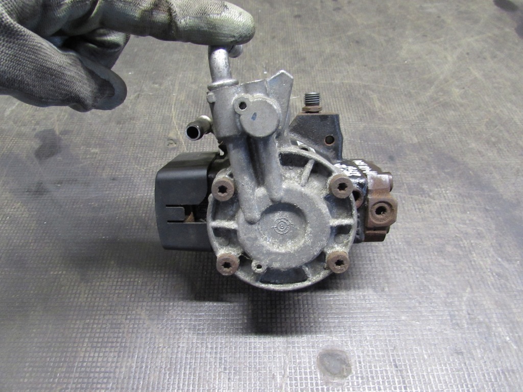 фото №8, Насос впрыскная 03l130755e vw golf vi 1.6 tdi cay