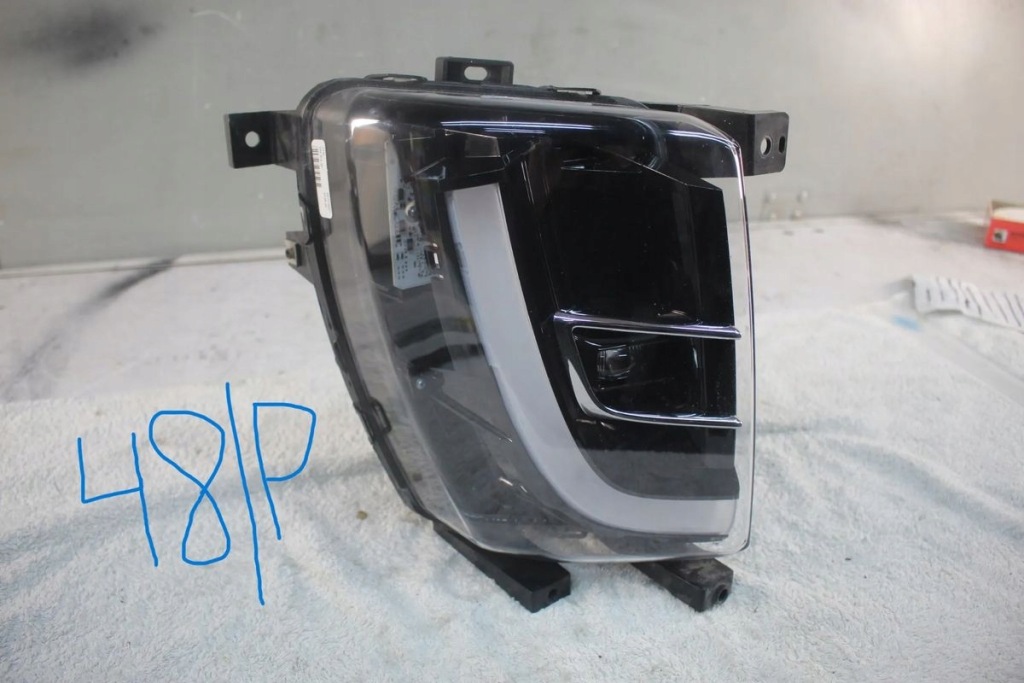 Купити Лампа протитуманна фара правий drl tesla model x