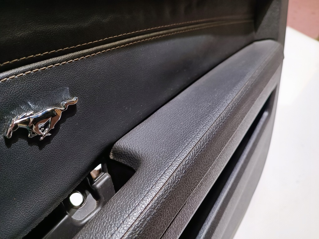 фото №10, Обшивка дверь правый premium plus ford mustang v 2010-2014
