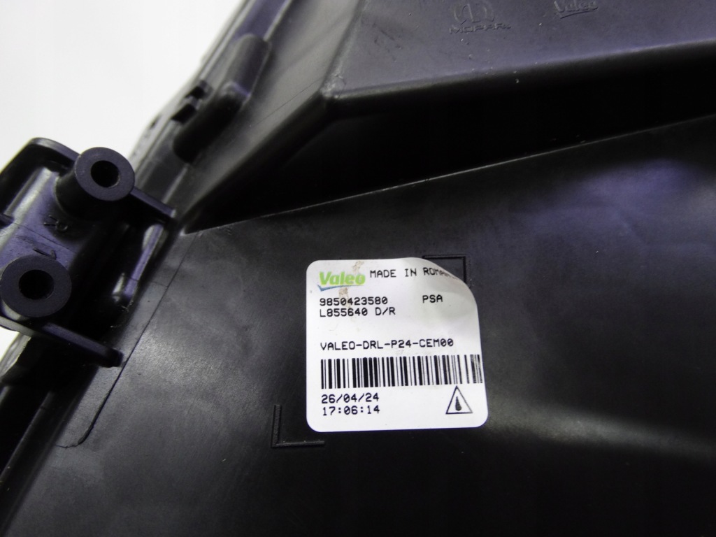 Peugeot 2008 2 рестайлинг  2023+ фара правый  led оригинальная 9850423580 Доставка