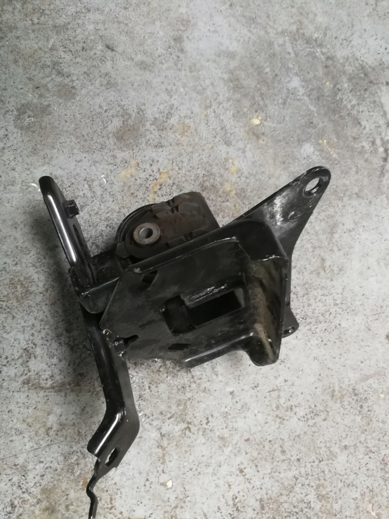 фото №5, Подушка кронштейн двигателя toyota yaris iii